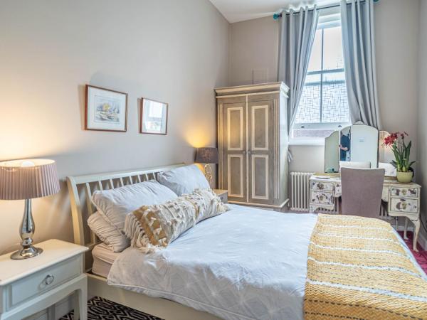 House close to kings cross : photo 1 de la chambre chambre double standard avec salle de bains et toilettes communes