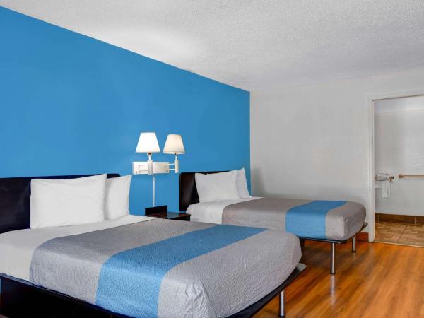 Motel 6-Atlanta, GA : photo 2 de la chambre chambre quadruple - accessible aux personnes à mobilité réduite - fumeurs