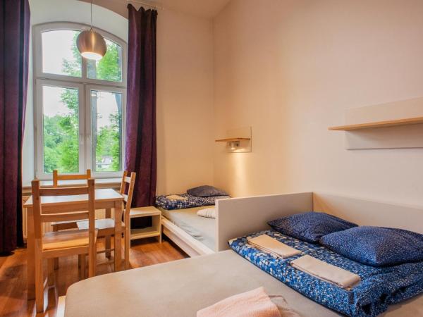 Atlantis Hostel : photo 1 de la chambre chambre double standard avec salle de bains privative