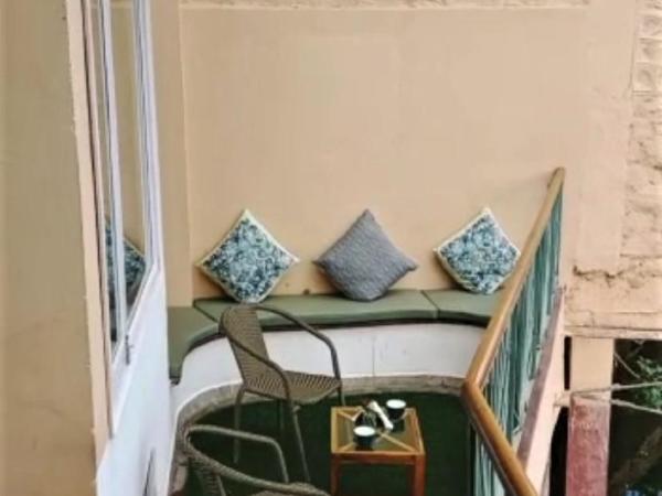 Lakeside Inn Ratanada : photo 1 de la chambre chambre double avec balcon