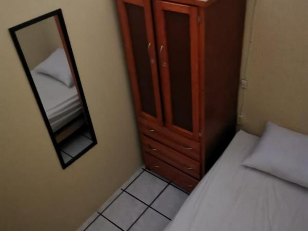 Hostal Guadalajara : photo 8 de la chambre lit dans dortoir pour femmes de 4 lits