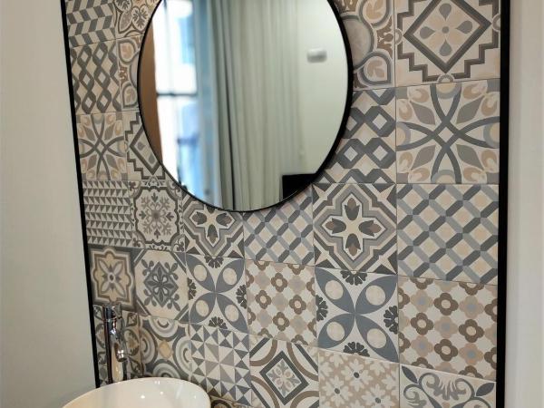 Roquefer Bilbao Central Rooms : photo 10 de la chambre chambre double ou lits jumeaux avec salle de bains commune