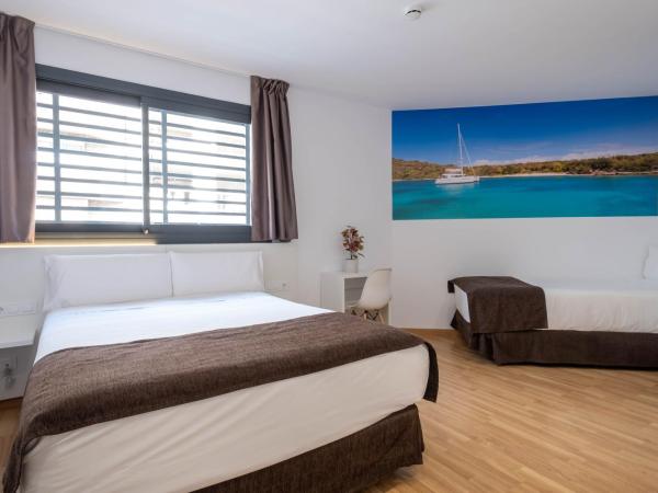Hotel BESTPRICE Girona : photo 1 de la chambre chambre triple deluxe