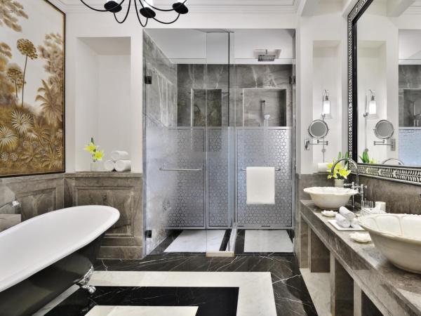 Raffles Udaipur : photo 3 de la chambre flamingo signature room with balcony king bed - 15% discount on food & soft beverage and spa, 4 pieces laundry once per stay