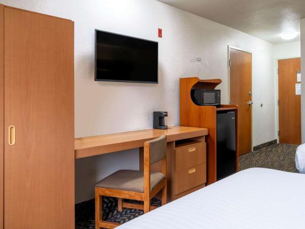 Microtel Inn & Suites by Wyndham Salt Lake City Airport : photo 3 de la chambre chambre deluxe avec 2 lits queen-size - non-fumeurs