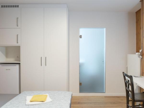 Hôtel du Cheval-Blanc : photo 1 de la chambre chambre double avec salle de bains privative