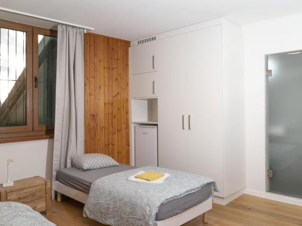 Hôtel du Cheval-Blanc : photo 2 de la chambre chambre double avec salle de bains privative