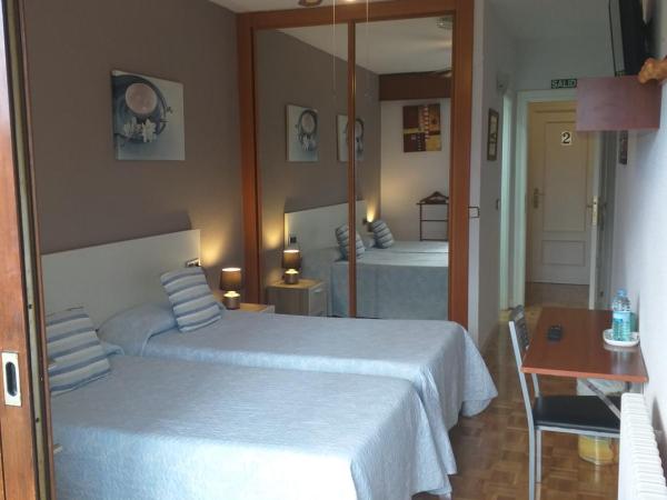 Alojamientos Pamplona : photo 9 de la chambre chambre lits jumeaux