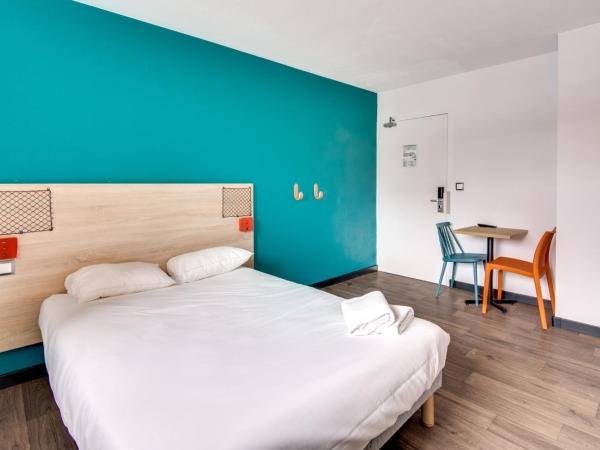 HotelF1 Bourges Le Subdray : photo 4 de la chambre chambre double cabrio avec salle de bains