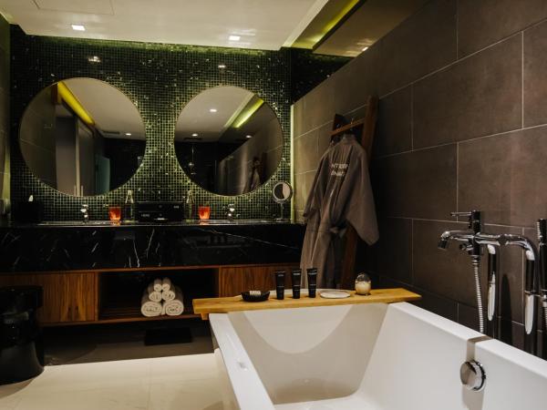 Cross Chiang Mai Riverside - formerly X2 Chiang Mai Riverside : photo 7 de la chambre suite avec piscine