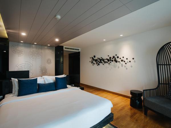 Cross Chiang Mai Riverside - formerly X2 Chiang Mai Riverside : photo 4 de la chambre grande suite avec vue sur la rivière