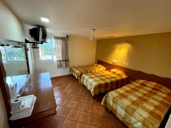 HOTEL BUGAMBILIAS : photo 1 de la chambre chambre triple basique