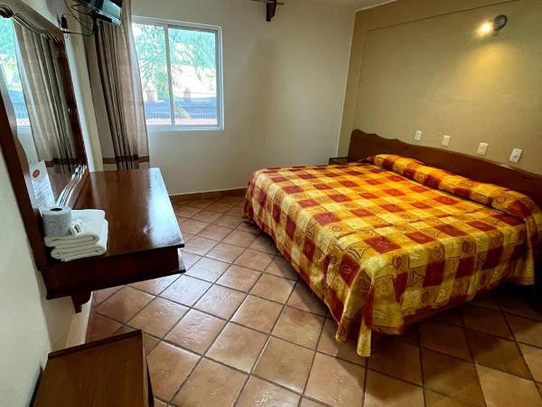 HOTEL BUGAMBILIAS : photo 1 de la chambre grande chambre simple