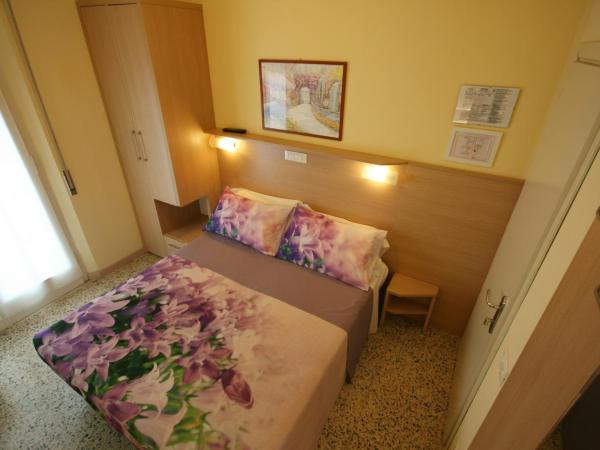 Hotel Amalfi : photo 5 de la chambre petite chambre double
