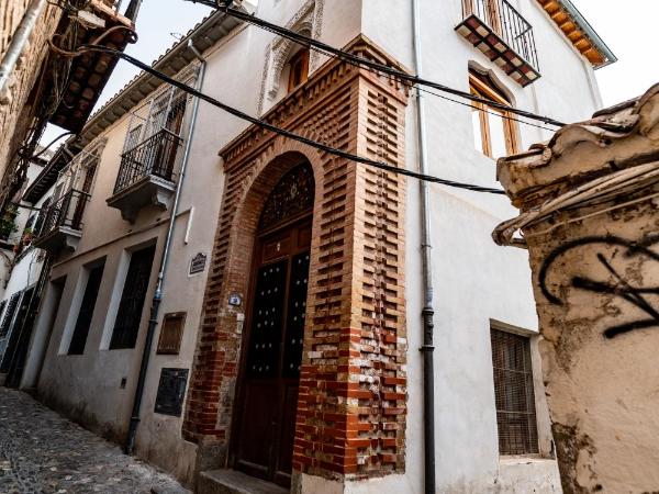 Amaka House : photo 7 de la chambre chambre quadruple avec salle de bains privative