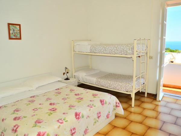 Hotel Villa Bernardina : photo 1 de la chambre chambre quadruple