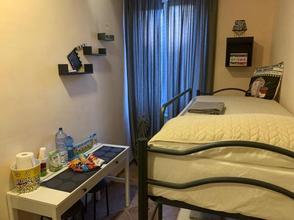 Casa Friends Lingotto Ospedali Metro Spezia : photo 5 de la chambre chambre quadruple avec salle de bains privative