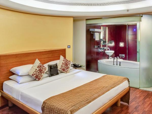 Hotel Sahara Star : photo 4 de la chambre chambre lit king-size mercure avec baignoire et balcon privé - vue sur lagune