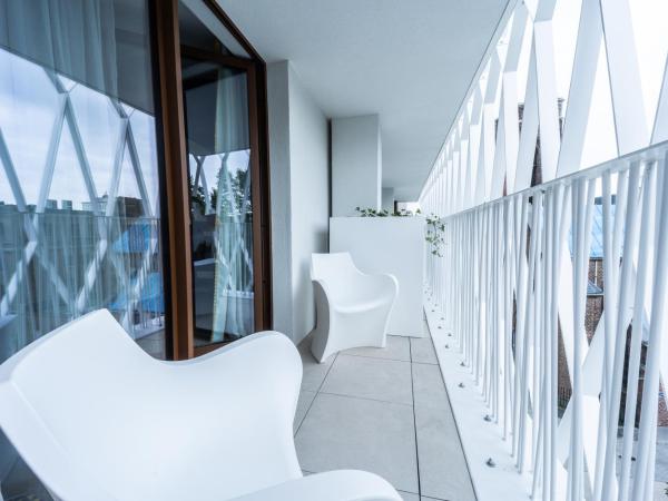 prizeotel Antwerp-City : photo 4 de la chambre chambre design avec balcon