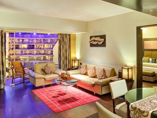 Hotel Sahara Star : photo 2 de la chambre suite lit king-size uranus avec baignoire et balcon privé - vue sur lagune