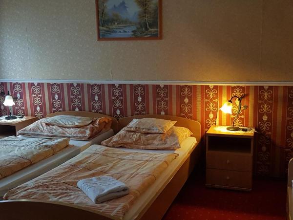 Kálmán Panzió : photo 9 de la chambre chambre triple avec salle de bains