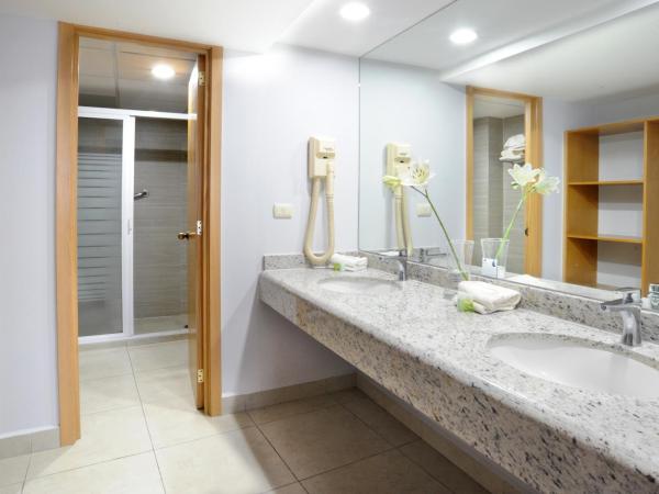 Hotel Benidorm : photo 4 de la chambre chambre triple