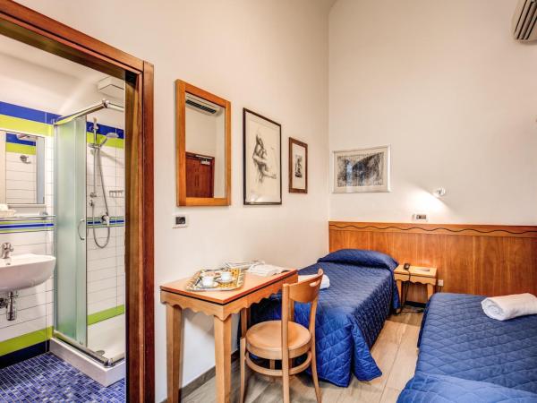 Hotel Nuova Italia : photo 1 de la chambre chambre lits jumeaux Économique