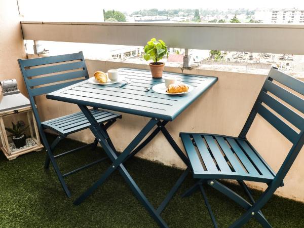 HOMEY LA COLOC DU 40 - Colocation haut de gamme de 4 chambres uniques et privées - Proche transports en commun - Aux portes de Genève : photo 6 de la chambre chambre double deluxe avec balcon