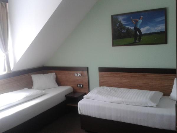 Wellness Hotel Svachovka : photo 10 de la chambre chambre familiale