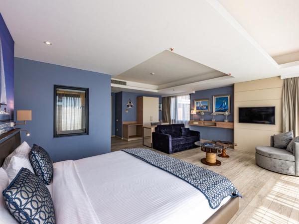 Riva's Moda : photo 8 de la chambre chambre lit king-size - vue sur mer