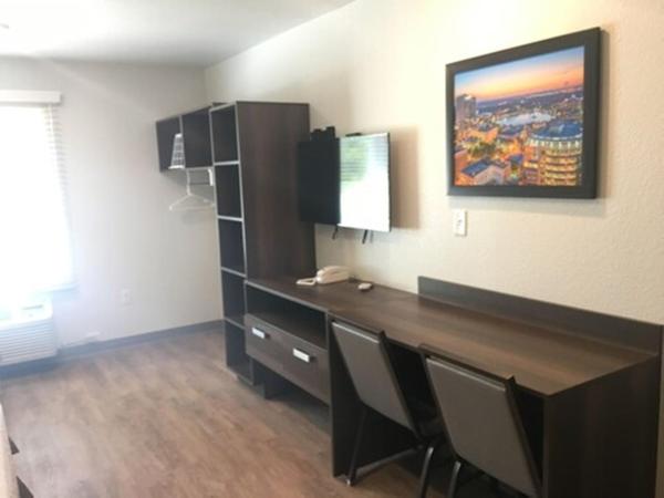 Woodspring Suites Orlando International Drive : photo 9 de la chambre chambre lit king-size - accessible aux personnes à mobilité réduite/non-fumeurs