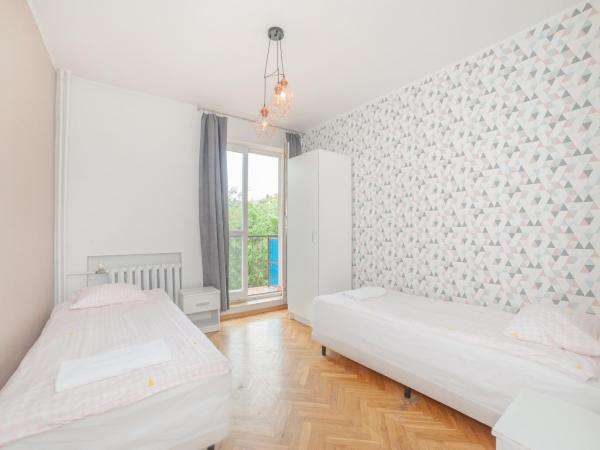 Tatamka Hostel : photo 3 de la chambre chambre lits jumeaux - vue sur jardin