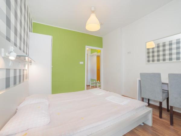 Tatamka Hostel : photo 3 de la chambre chambre simple - vue sur jardin