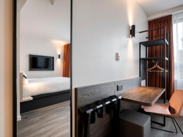 B&B HOTEL Antwerpen Centrum : photo 8 de la chambre chambre double - accessible aux personnes à mobilité réduite 