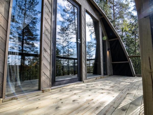 Haltia Lake Lodge nature boutique hotel & glamping : photo 1 de la chambre glamping dans un lodge