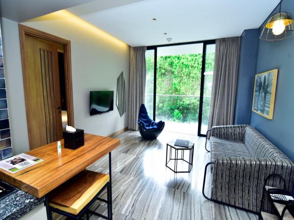 Oxford Golf Resort : photo 1 de la chambre suite with balcony at residences