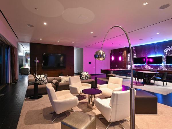 StripViewSuites Penthouse : photo 6 de la chambre vegas entertainment two bedroom penthouse with strip view balcony