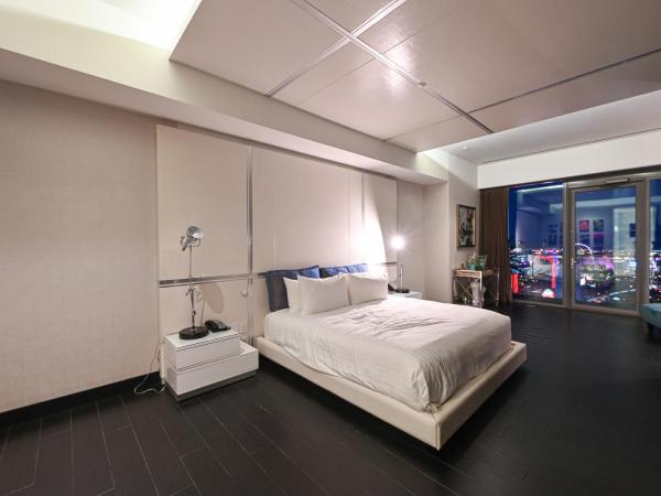 StripViewSuites Penthouse : photo 5 de la chambre vegas entertainment two bedroom penthouse with strip view balcony