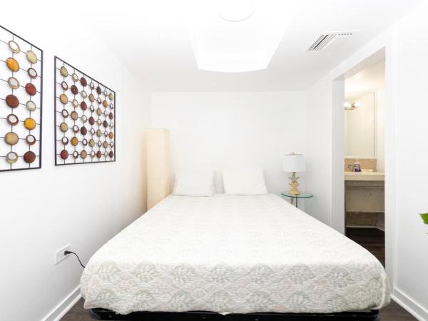 Cento Collins Stays by Mercury South Beach : photo 2 de la chambre appartement avec balcon