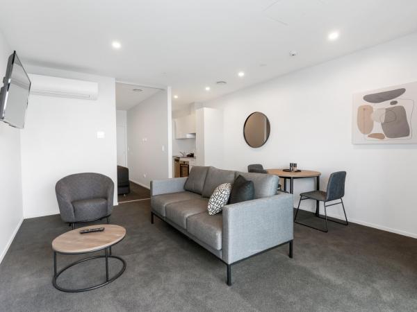 Ramada by Wyndham Newmarket Auckland : photo 6 de la chambre appartement 1 chambre lit king-size deluxe avec cuisine - dernier Étage/ne donne pas sur autoroute