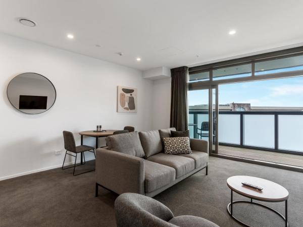 Ramada by Wyndham Newmarket Auckland : photo 5 de la chambre appartement 1 chambre lit king-size deluxe avec cuisine - dernier Étage/ne donne pas sur autoroute