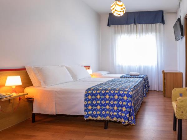 Hotel Diana : photo 3 de la chambre chambre triple