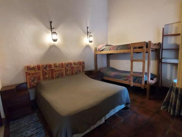 El Chabot Fan : photo 2 de la chambre chambre familiale avec salle de bains