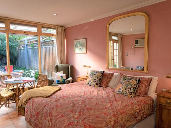 North Adelaide Heritage Cottages & Apartments : photo 1 de la chambre suite king spa