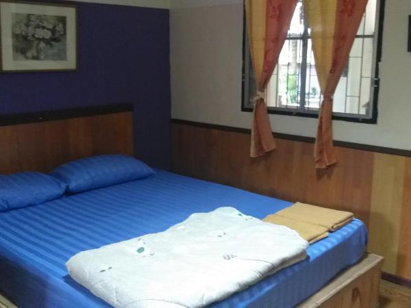 Tanyahouse : photo 4 de la chambre chambre simple avec salle de bains