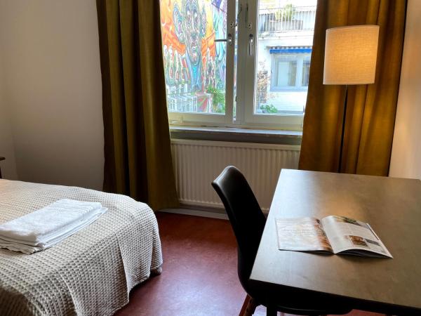HOTEL N Hostel Malmö City : photo 2 de la chambre chambre simple standard avec salle de bains commune
