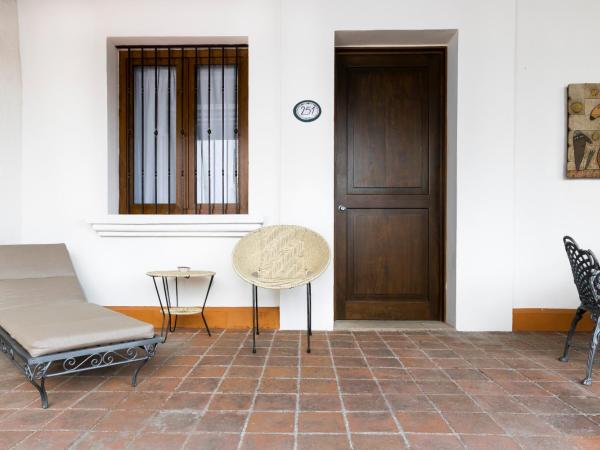 Hotel Boutique Naura Centro : photo 10 de la chambre suite junior avec 2 lits doubles