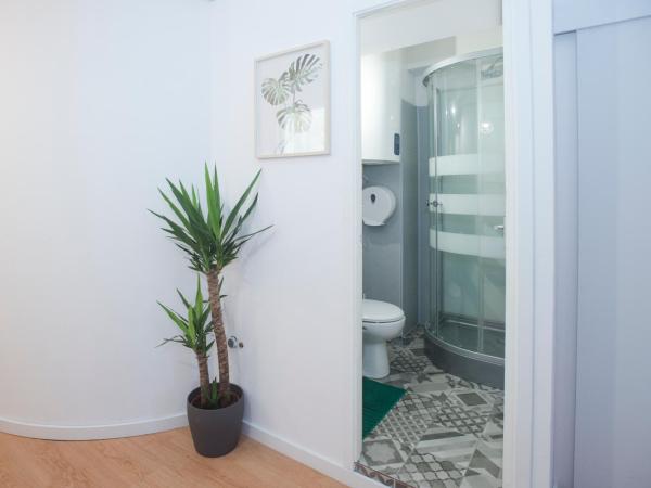 Porto Automatic : photo 3 de la chambre chambre double avec salle de bains commune