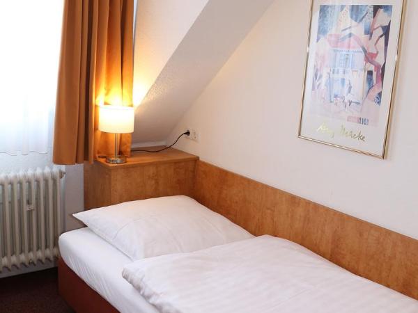 Hotel Garni Kluth : photo 4 de la chambre chambre simple avec salle de bains commune