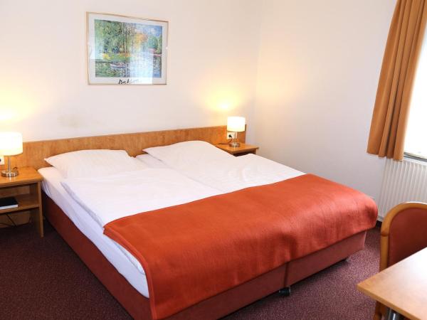 Hotel Garni Kluth : photo 4 de la chambre chambre double avec salle de bains commune